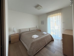 2 bedrooms, iron/ironing board, travel crib, free WiFi - Apartment with a beautiful terrace (Riva del Garda)