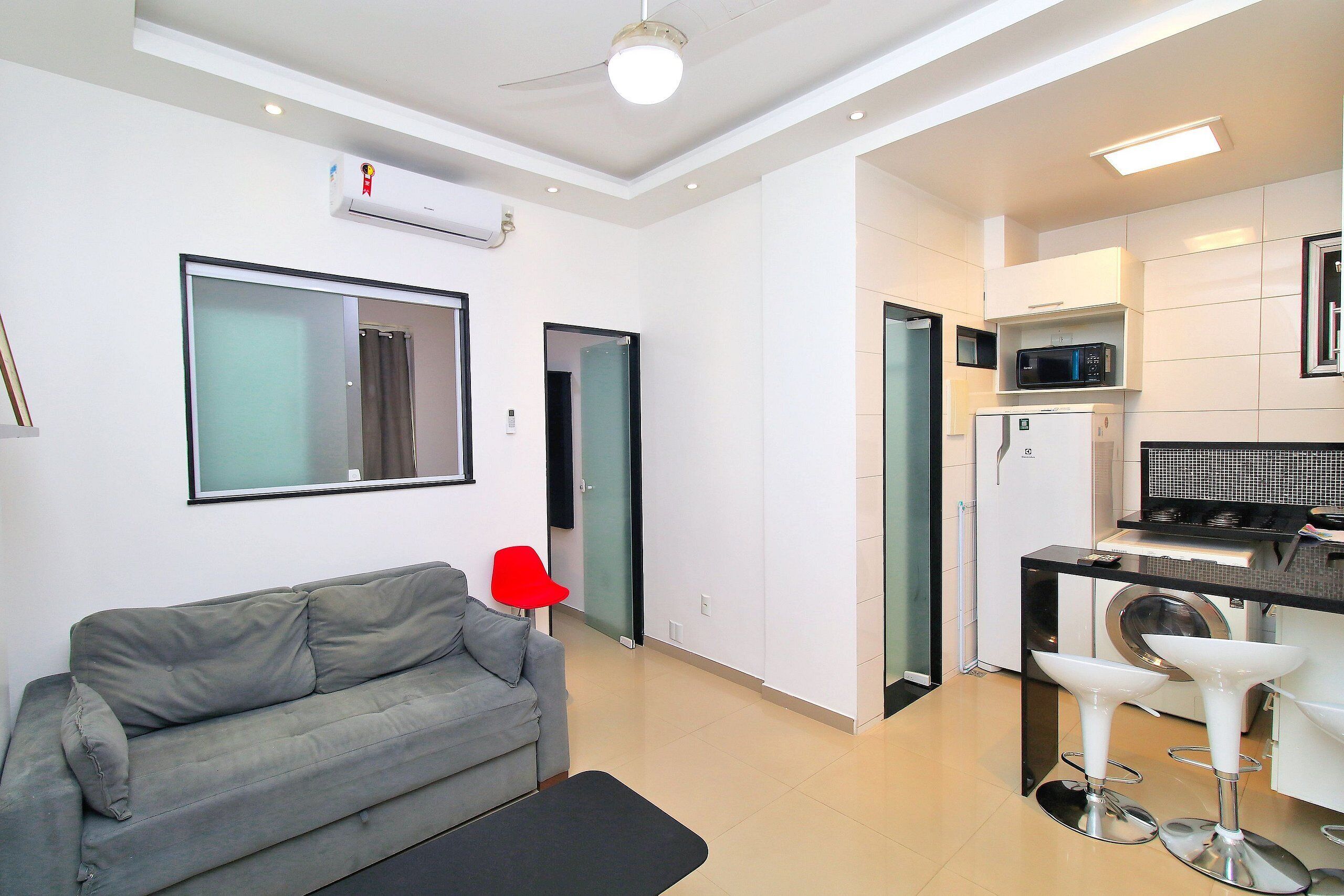 华丽公寓 | 起居区 | 32-英寸液晶电视 （配备有线频道）、电视