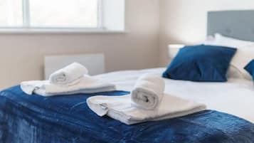 2 bedrooms, iron/ironing board, WiFi, bed sheets
