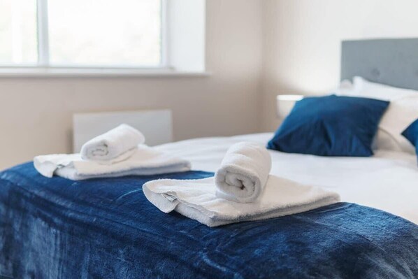 2 bedrooms, iron/ironing board, WiFi, bed sheets