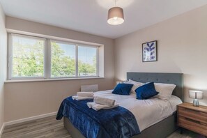 2 chambres, fer et planche à repasser, Wi-Fi, draps fournis