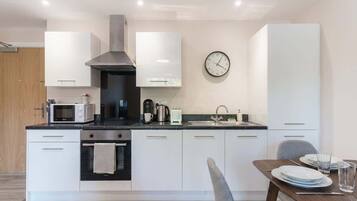 Coffee/tea maker, fridge, microwave, oven