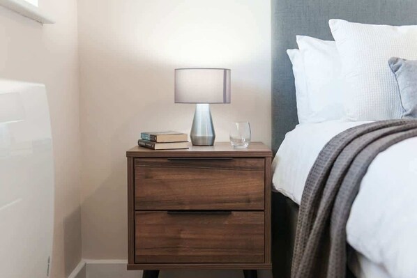 2 habitaciones, tabla de planchar con plancha, wifi y ropa de cama