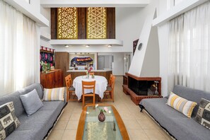 Smart TV, DVD player, ping pong, books - Afantou Golf Luxury Villa (Afantou)