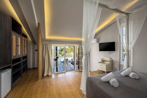 4 bedrooms, desk, soundproofing, iron/ironing board - Afantou Golf Luxury Villa (Afantou)