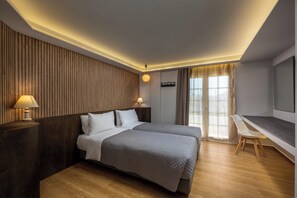 4 makuuhuonetta, työpöytä, äänieristys, silitysrauta/-lauta