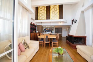 Smart TV, DVD player, ping pong, books