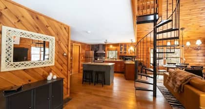 Quiet Cabin On Over 12 Acres Of Woods!