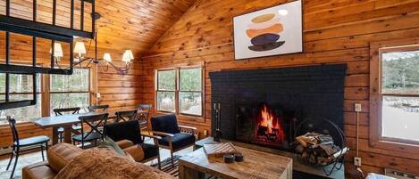 Televisio, takka, työhuone