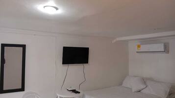 1 chambre, fer et planche à repasser, Wi-Fi gratuit, draps fournis
