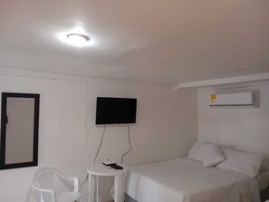 1 bedroom, iron/ironing board, free WiFi, bed sheets - Habitacion Imperial 202 Para Familias, en el Mejor Sitio de la Ciudad (Barranquilla)
