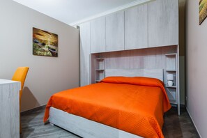 Basic Apartment | Seterika/papan seterika, katil bayi/kot (surcaj), Wi-fi percuma 