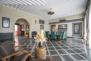 غرفة لتناول الطعام