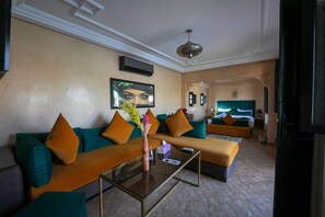 Junior Suite, 1 King Bed, Private Bathroom, Garden View | 1 bedroom, in-room safe, free WiFi
