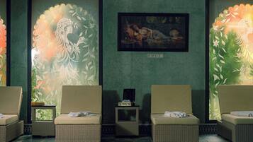 Couples treatment room(s), hot tub, steam room, Turkish bath/hammam