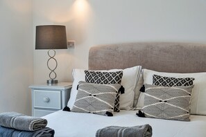 3 bedrooms, free WiFi, bed sheets - Brunels Reach (Saltash)