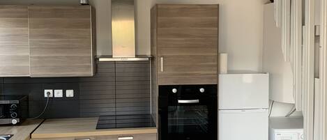 Køleskab, ovn, kogeplade, opvaskemaskine