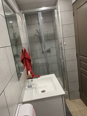 Toallas, papel higiénico