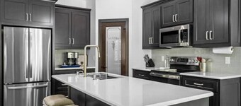 New, charming custom home, 7 minute walk to the beach