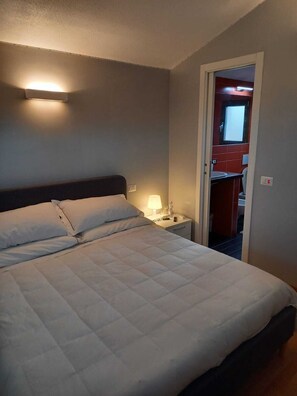 2 makuuhuonetta, silitysrauta/-lauta, Wi-Fi, vuodevaatteet