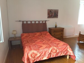 3 slaapkamers, een kluis op de kamer, een bureau