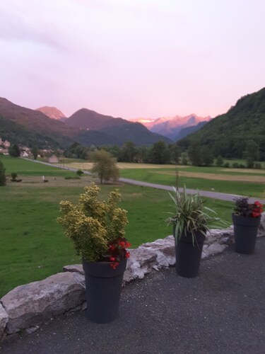 Emplacement Unique Offrant un Magnifique Panorama Face à la Chaîne Pyrénéenne