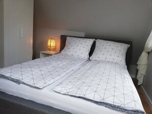 1 habitación, tabla de planchar con plancha, wifi y ropa de cama 