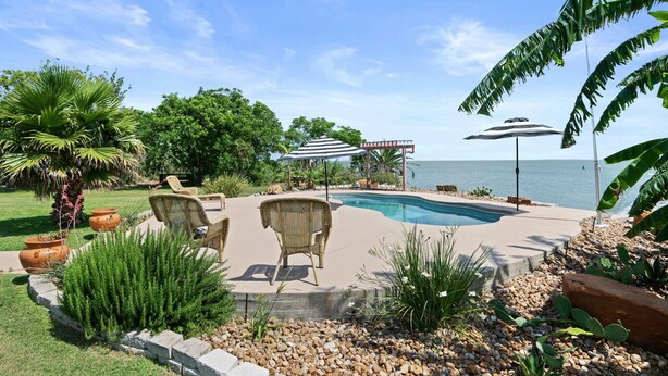Pool - The Peach Pelican - Bayside home with pool!!  Anglers paradise! (Crystal Beach)