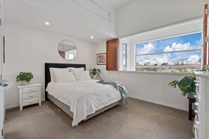 3 habitaciones, tabla de planchar con plancha, wifi y ropa de cama 