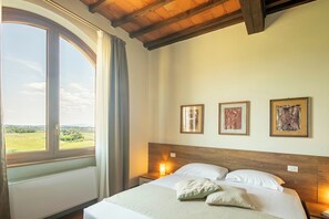 Triple Room | Hypo-allergenic bedding, down duvets, in-room safe, blackout curtains - Podere La Quercia (San Gimignano)