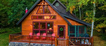 COZY CUB CABIN Mountainside • Lake George, Hot Tub, Fireplace, Gazebo