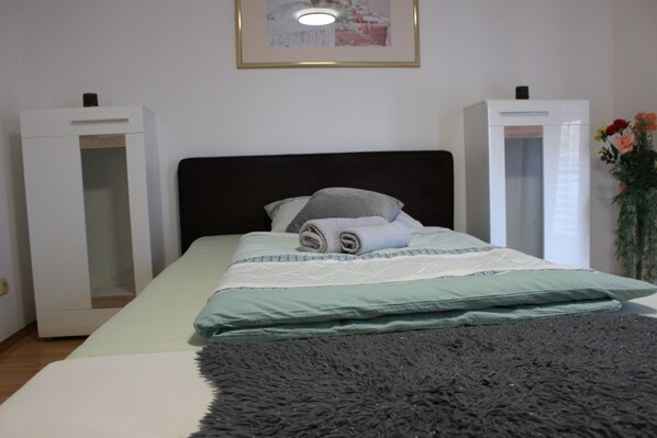 1 bedroom, iron/ironing board, WiFi, bed sheets - Zv-scholtz, Bgh, Ap-25 (Burghausen)