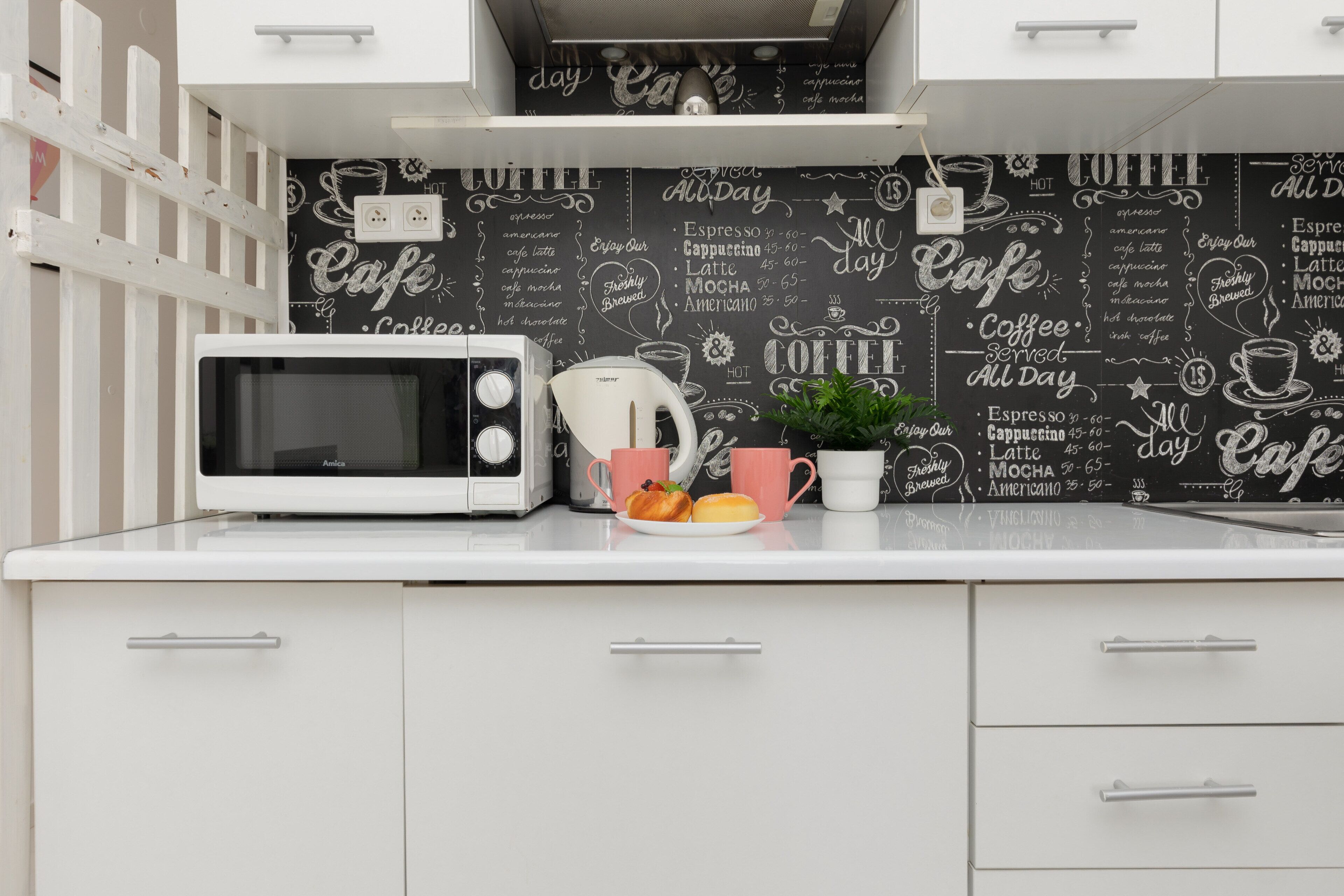 Studio, Kitchen | Private kitchen | Microwave, cookware/dishes/utensils