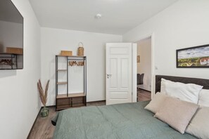 1 Schlafzimmer, Reisekinderbett, kostenloses WLAN, Bettwäsche