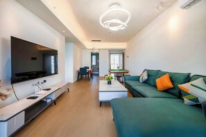 Suite Elite, varias camas, vista al mar | Sala de estar