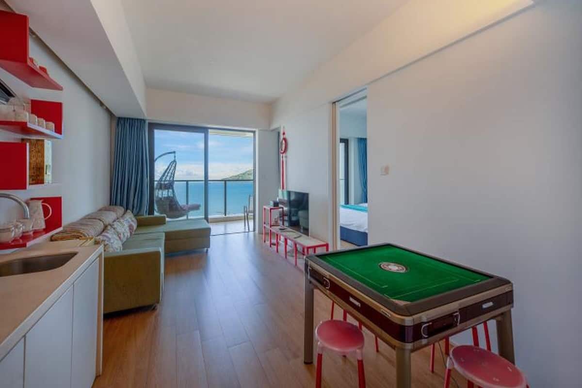 Superior Suite, 1 King Bed, Sea View | Living room