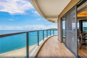 Panoramic-Suite, Mehrere Betten, Meerblick | Blick vom Balkon