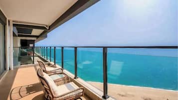 Family Suite, 2 Queen Beds, Sea View | Balcony