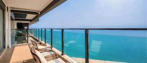 Family Suite, 2 Queen Beds, Sea View | Balcony