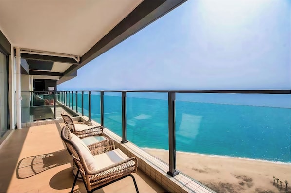 Family Suite, 2 Queen Beds, Sea View | Balcony