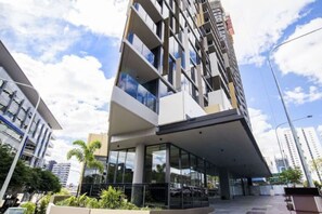 Exterior - Sunset Views From Our Cute and Clean Studio (South Brisbane)