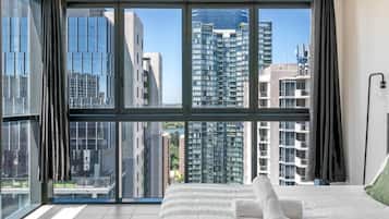 3 habitaciones, escritorio, wifi gratis y ropa de cama