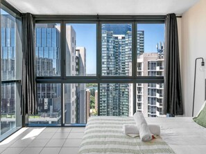 3 chambres, bureau, Wi-Fi gratuit, draps fournis