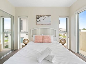 5 室のベッドルーム、デスク、アイロン / アイロン台、WiFi (無料)