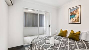 2 habitaciones, escritorio, tabla de planchar con plancha y wifi gratis