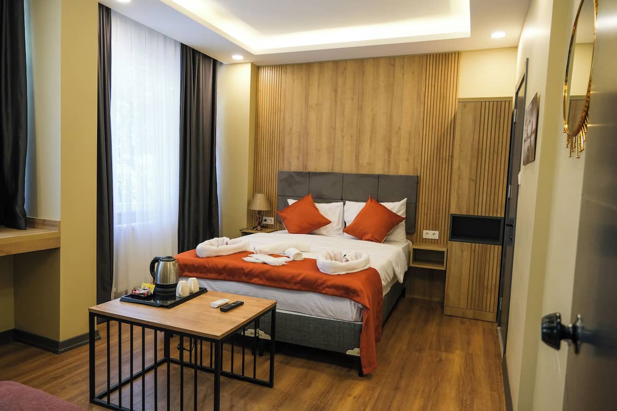 Deluxe Oda | 1 bedroom, Egyptian cotton sheets, premium bedding, desk