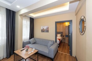 Superior Oda | Soggiorno | TV a schermo piatto 87 cm con canali satellitari, TV