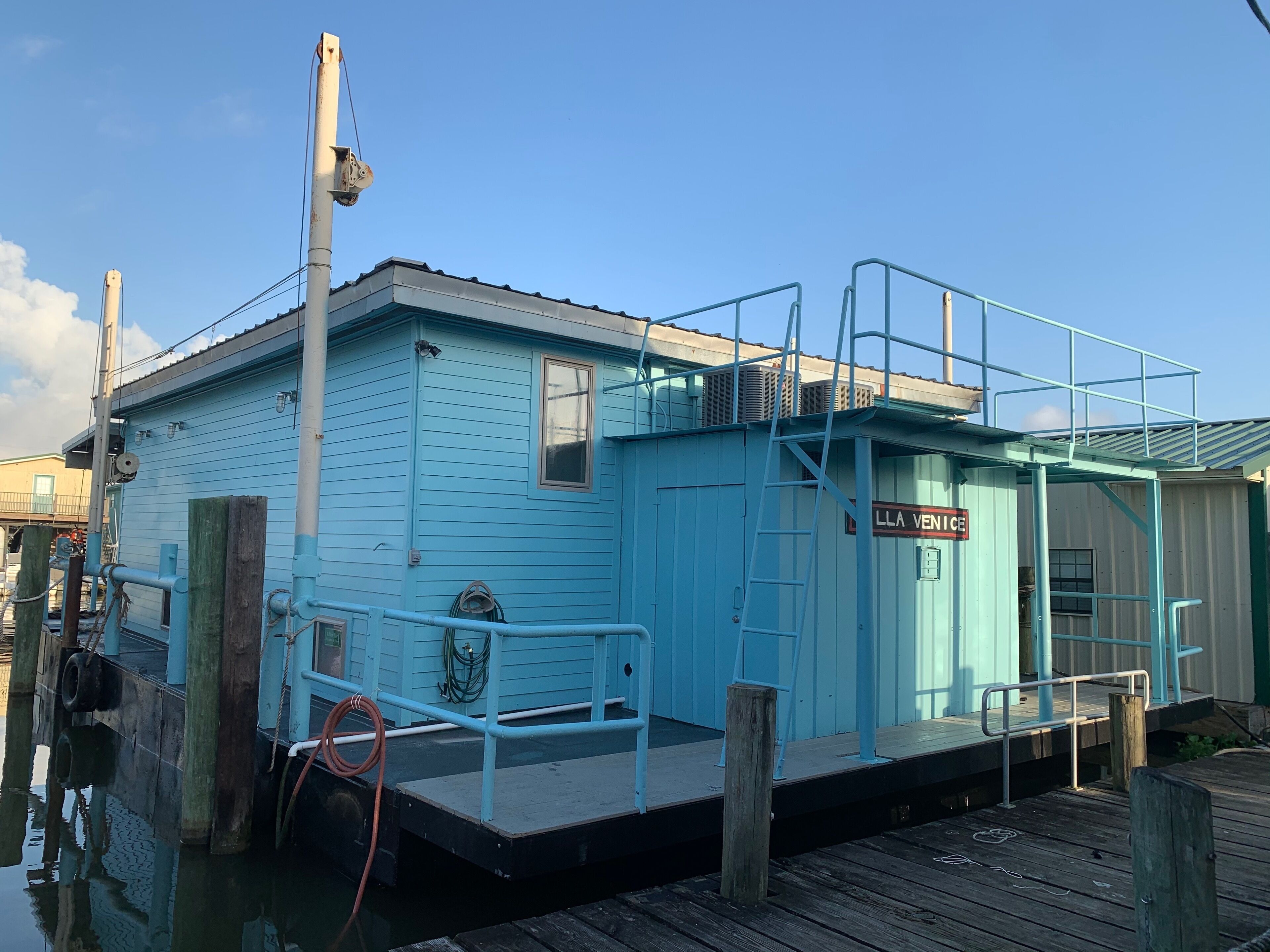 Villa Venice House Boat located at Cypress Cove Marina -4 bedroom-2 bathrooms. 