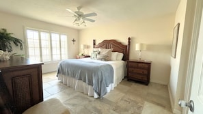 2 bedrooms, iron/ironing board, free WiFi, bed sheets - Pets, Plunges & Peace on the Gulf of Mexico (Nokomis)
