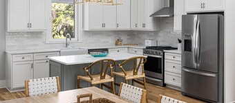 Jungle House/ Pet Friendly/ Luxury New Edisto Home